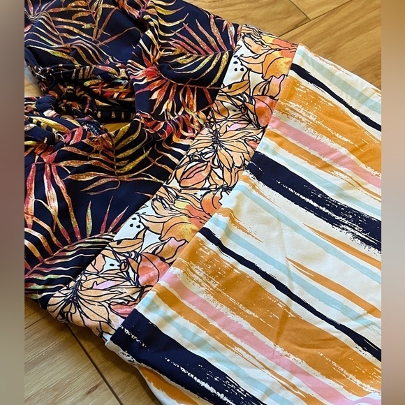 Social Angel Cut Out One Piece Cross Strap Back Floral/Stripes Navy Size Large - Picture 12 of 13